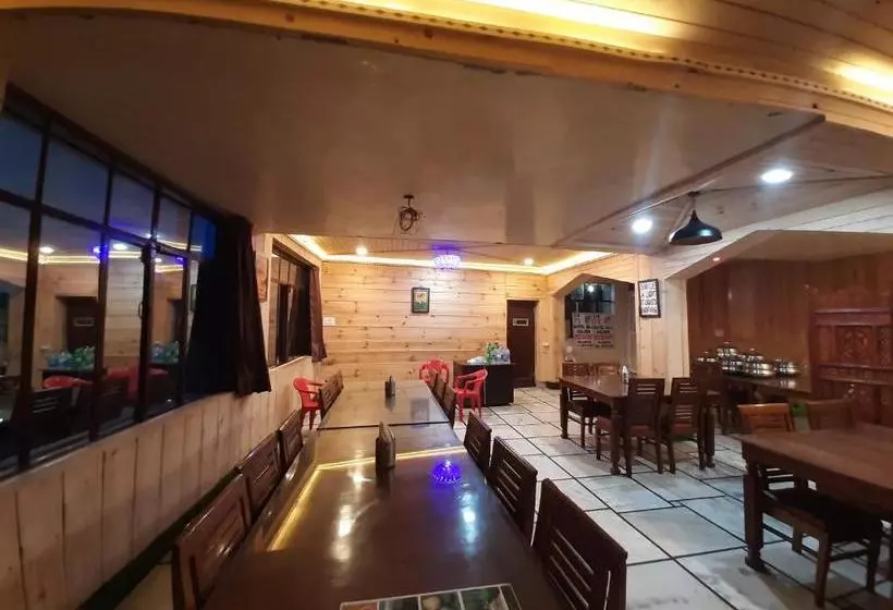 Hotelli Raj Golden & Restaurant