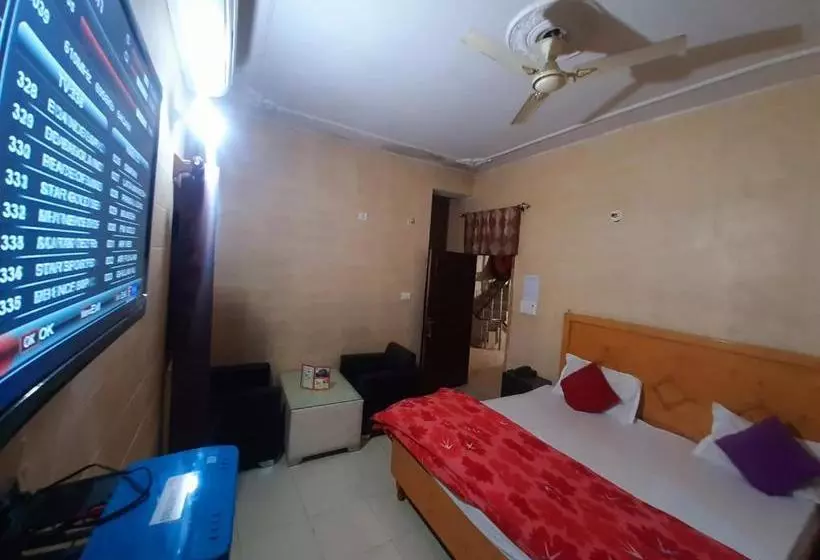 Hotelli Raj Golden & Restaurant