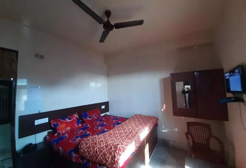 Hotelli Raj Golden & Restaurant