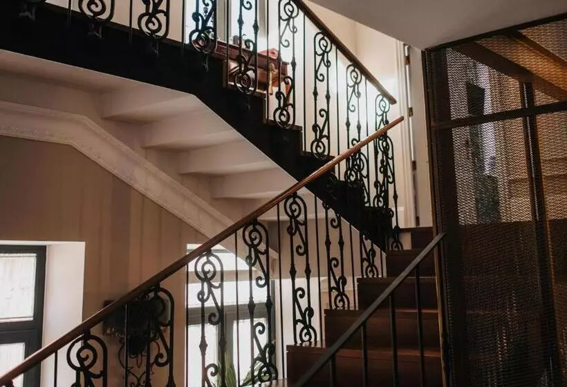 هتل 1930 Boutique