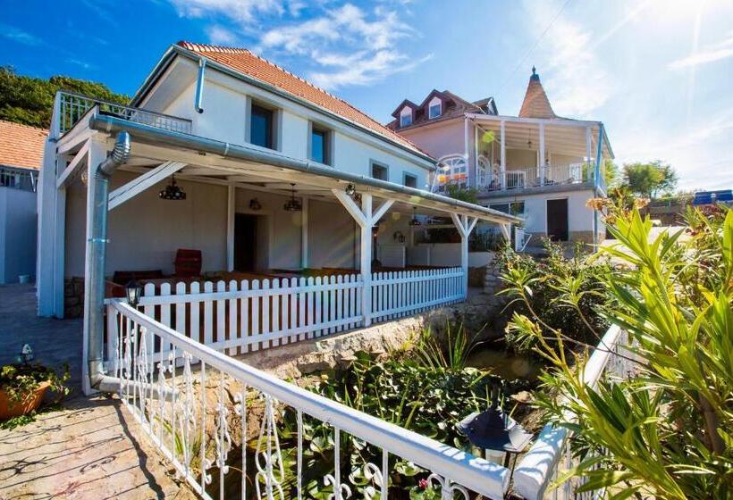 Bed and Breakfast Fogadó A Két Tölgyfához