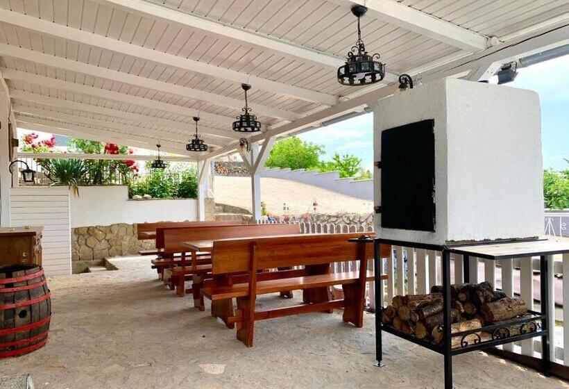 Bed and Breakfast Fogadó A Két Tölgyfához