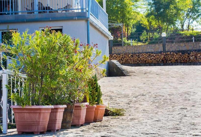 Bed and Breakfast Fogadó A Két Tölgyfához