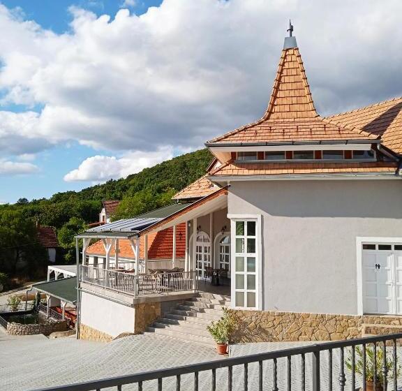 Bed and Breakfast Fogadó A Két Tölgyfához