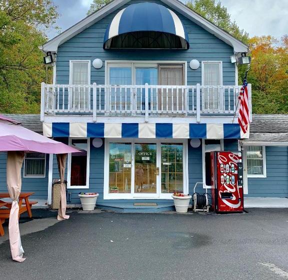 فندق American Inn Lee