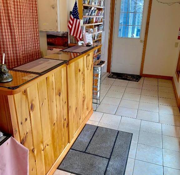 فندق American Inn Lee