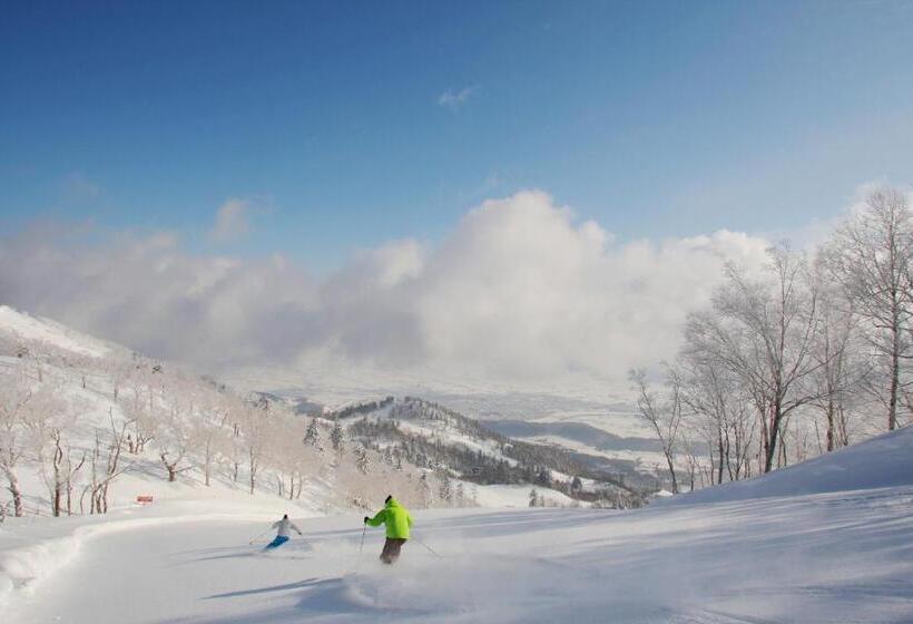 فندق La Vista Furano Hills Natural Hot Spring