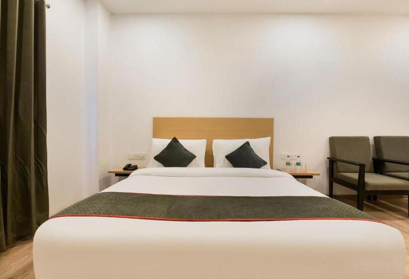 هتل Super Townhouse The Awadh Airport Near Chaudhary Charan Singh International Airport