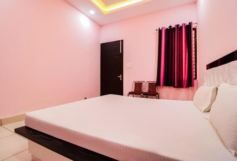 Hotel Spot On 49555 The Royal