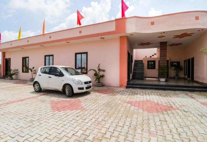 Hotel Spot On 49555 The Royal