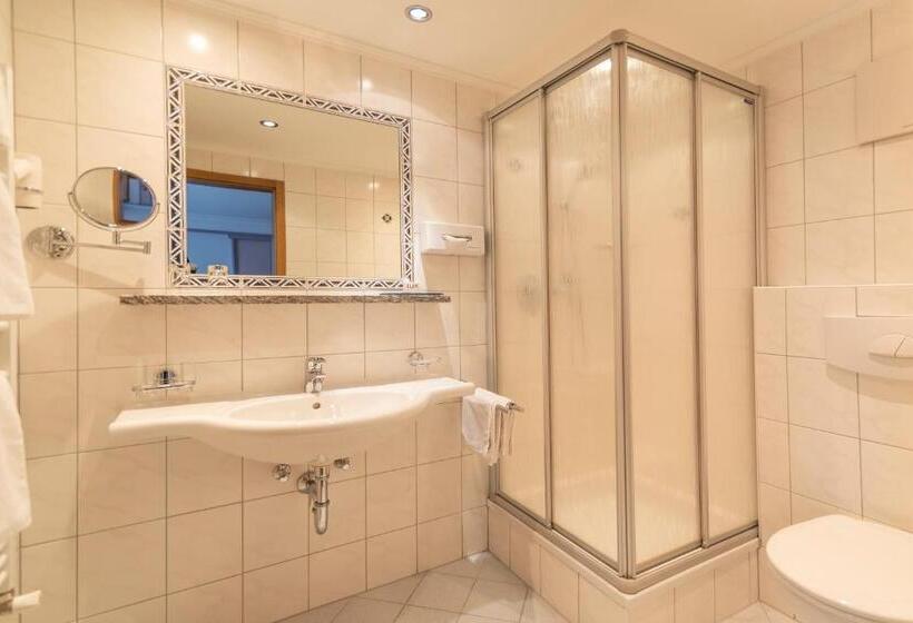 فندق Garni Helvetia