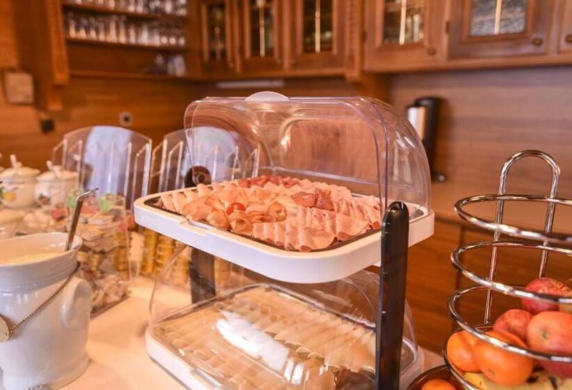 فندق Garni Helvetia