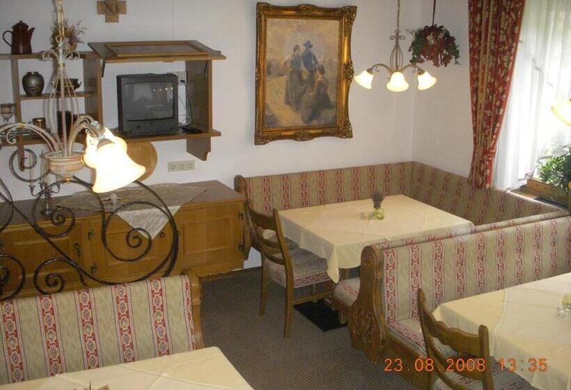 فندق Garni Helvetia