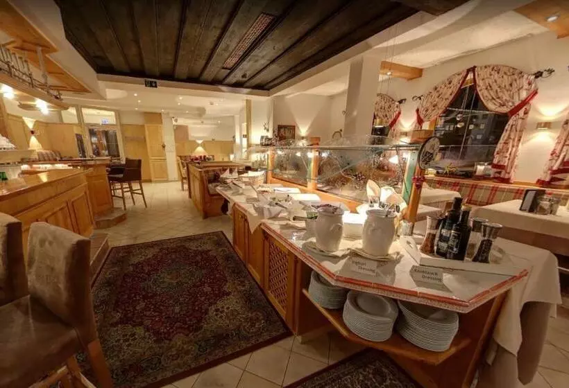 ホテル Tauernblick