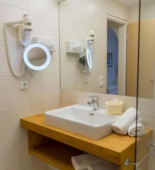 ホテル Tauernblick