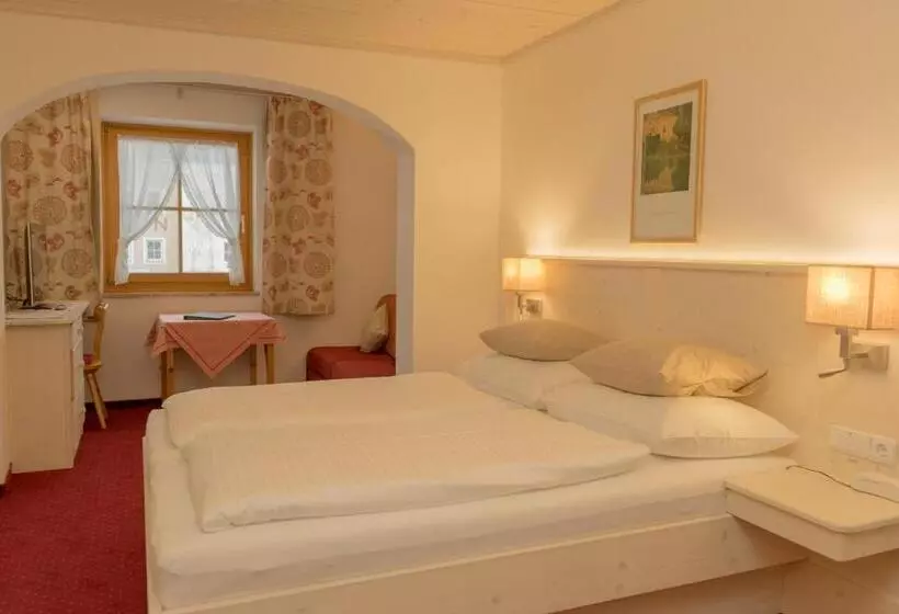 ホテル Tauernblick