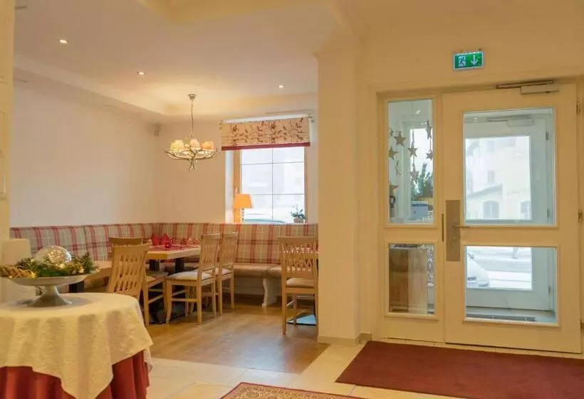 ホテル Tauernblick