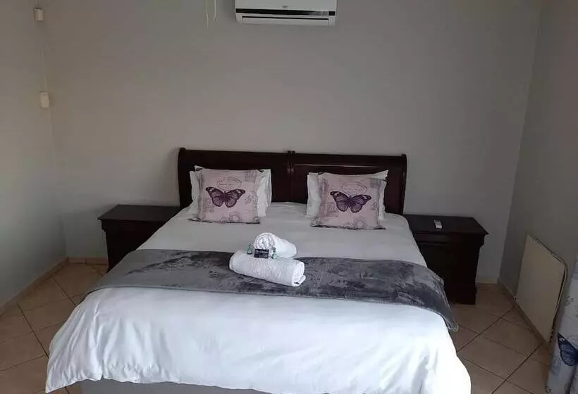 ペンション The Lakehouse Guest House