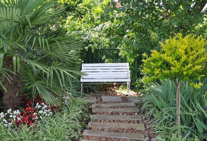 膳宿费 The Lakehouse Guest House