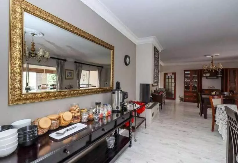 ペンション The Lakehouse Guest House