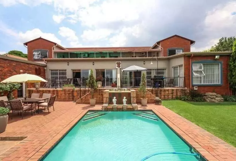 ペンション The Lakehouse Guest House