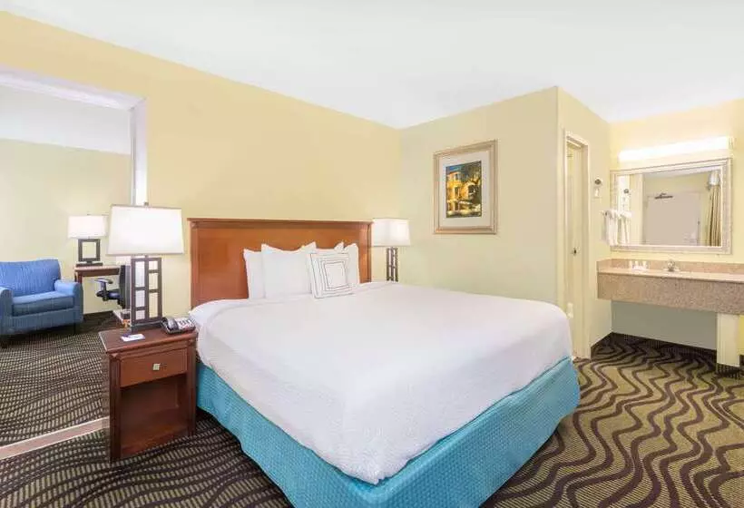 هتل Baymont By Wyndham Savannah Midtown