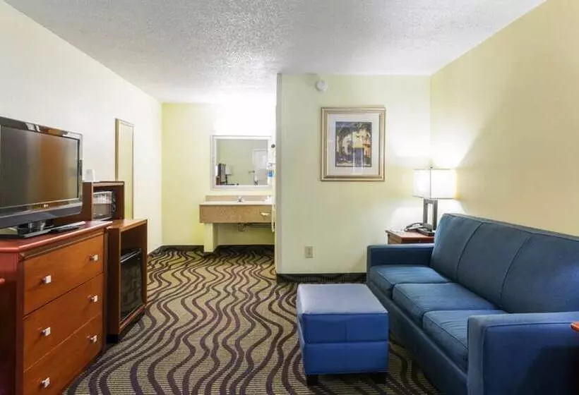 هتل Baymont By Wyndham Savannah Midtown