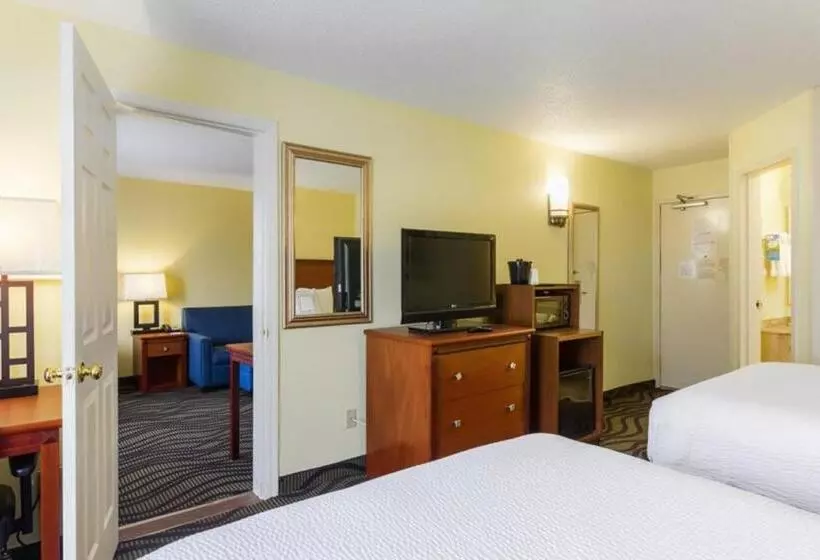 هتل Baymont By Wyndham Savannah Midtown