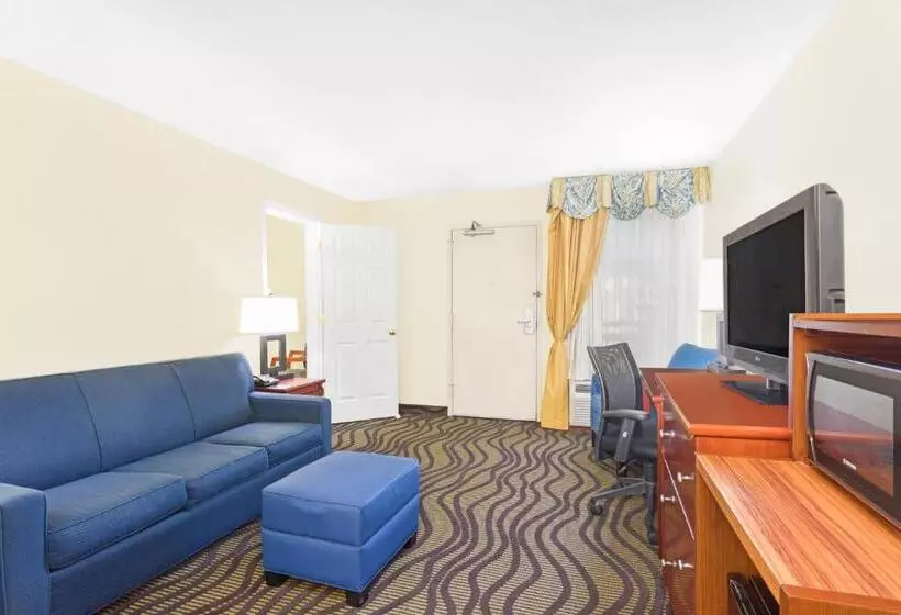 هتل Baymont By Wyndham Savannah Midtown