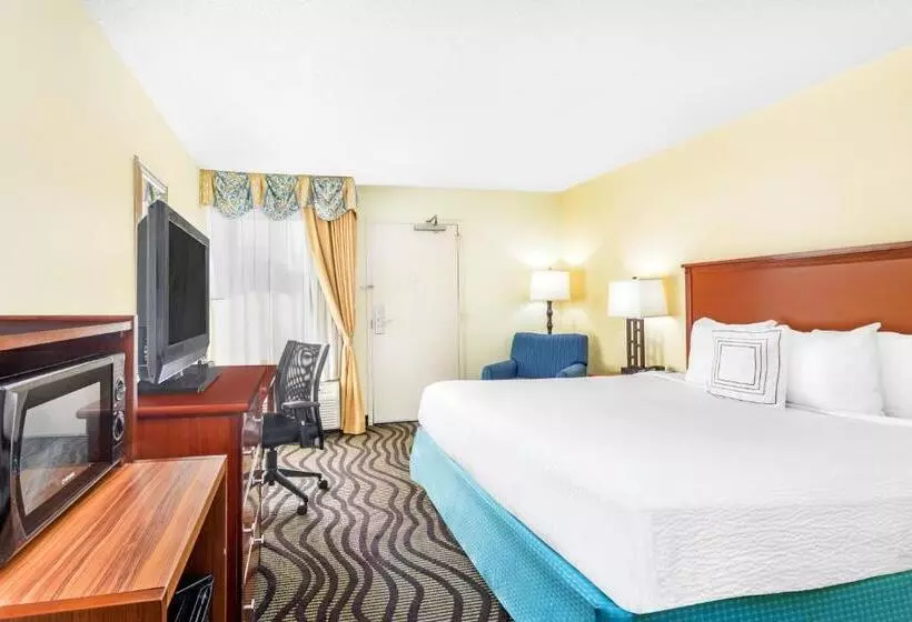 هتل Baymont By Wyndham Savannah Midtown