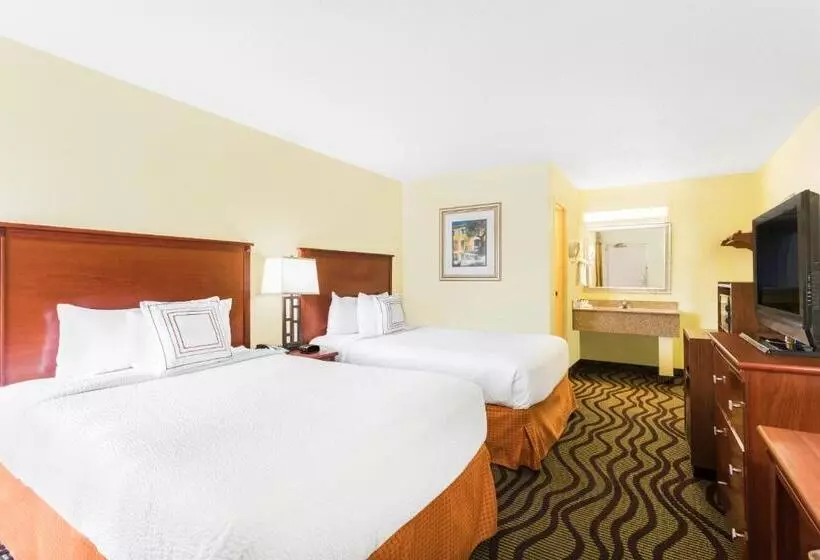 هتل Baymont By Wyndham Savannah Midtown