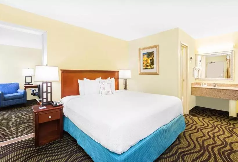 هتل Baymont By Wyndham Savannah Midtown