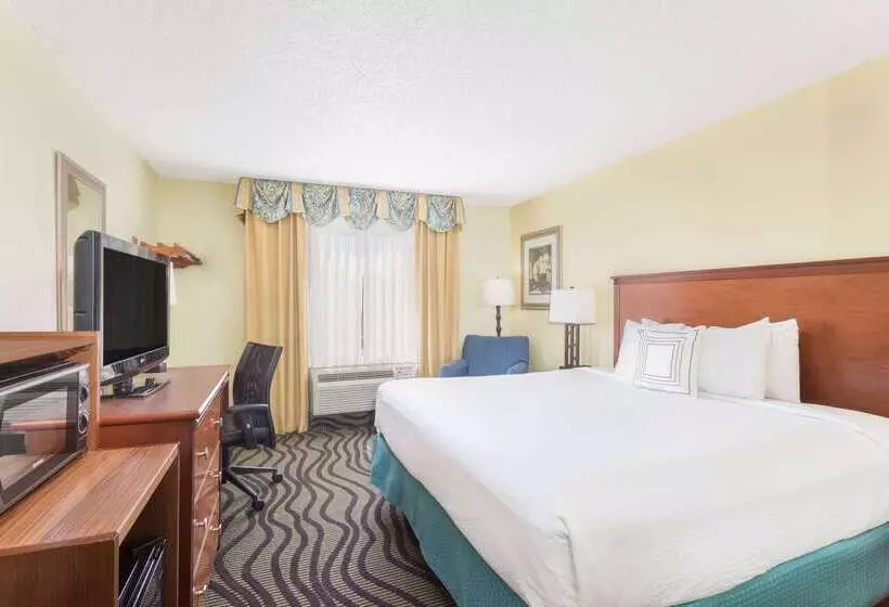 هتل Baymont By Wyndham Savannah Midtown