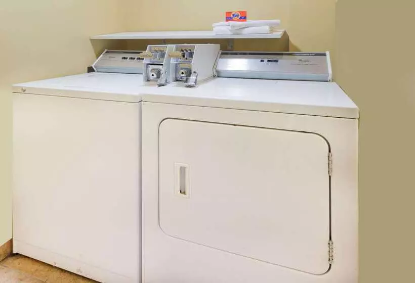 ホテル Days Inn By Wyndham Rockford I 90 Casino District