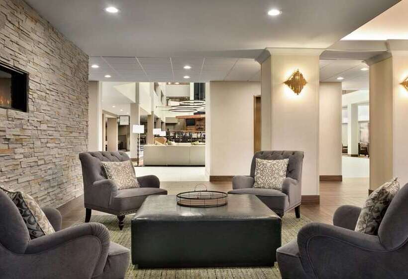 Отель Embassy Suites By Hilton Milwaukee Brookfield