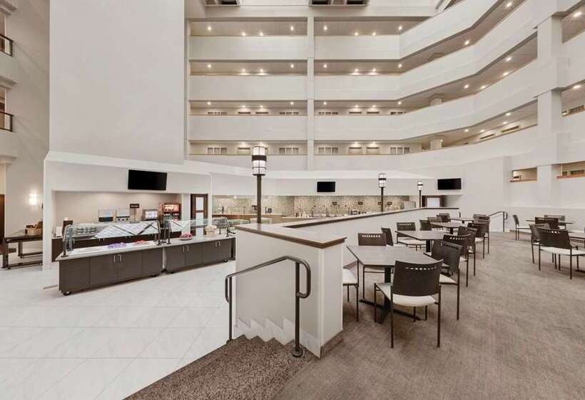 Отель Embassy Suites By Hilton Milwaukee Brookfield