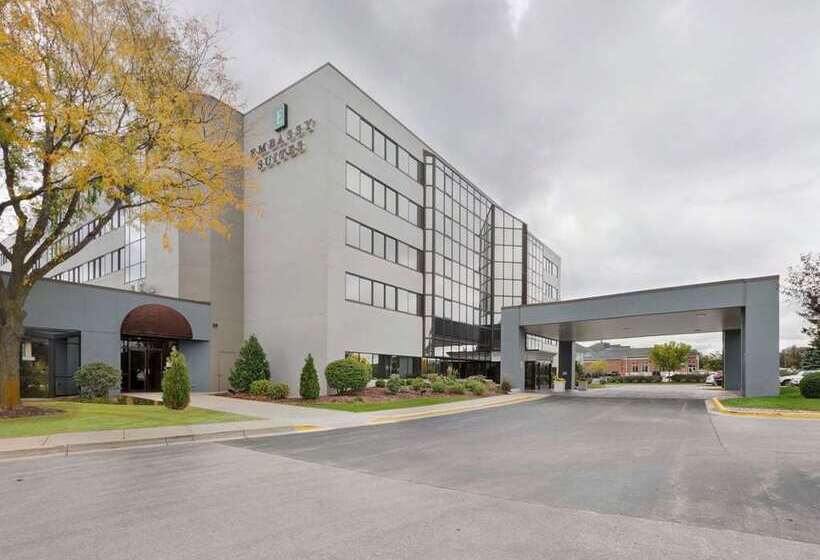 Отель Embassy Suites By Hilton Milwaukee Brookfield