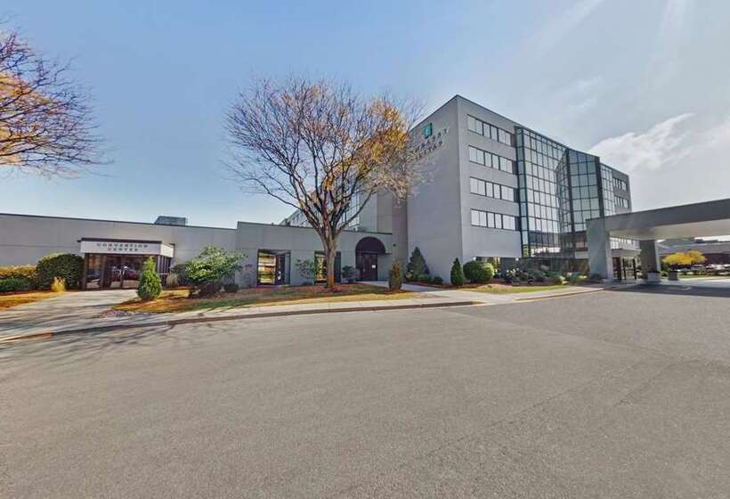 Отель Embassy Suites By Hilton Milwaukee Brookfield