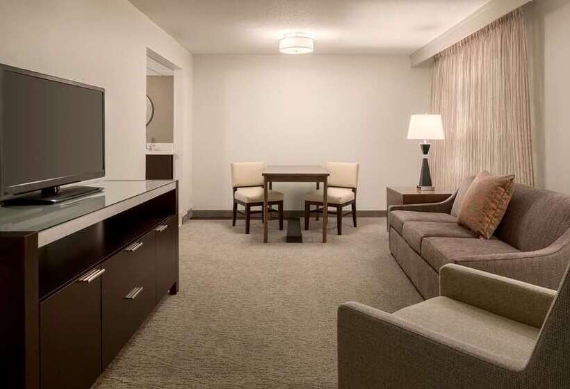 Отель Embassy Suites By Hilton Milwaukee Brookfield