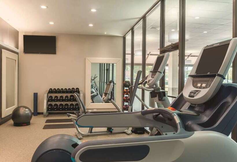 Отель Embassy Suites By Hilton Milwaukee Brookfield