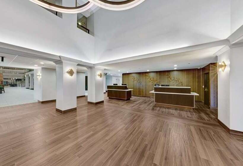 Отель Embassy Suites By Hilton Milwaukee Brookfield