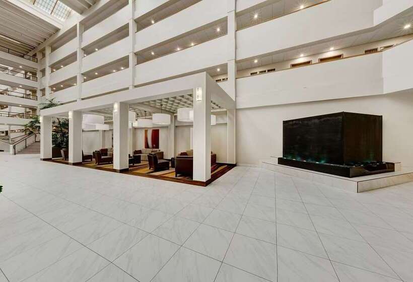 Отель Embassy Suites By Hilton Milwaukee Brookfield