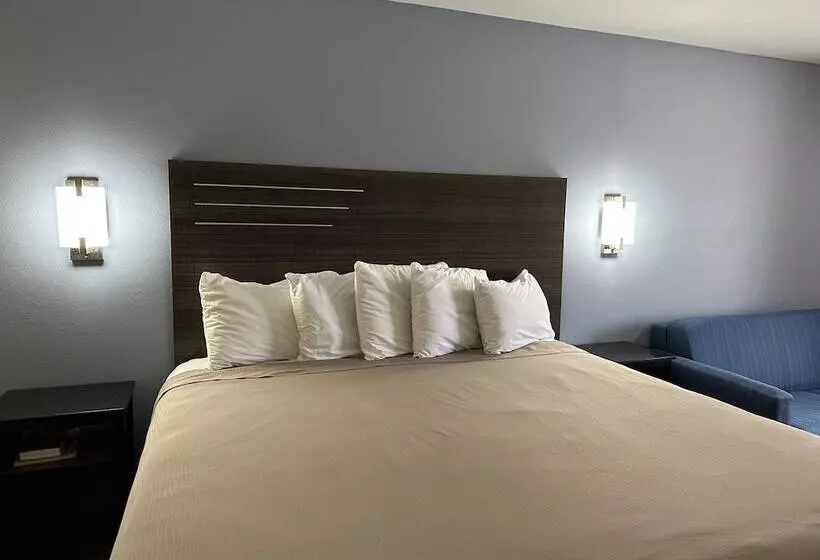 בית מלון כפרי Express Inn & Suites