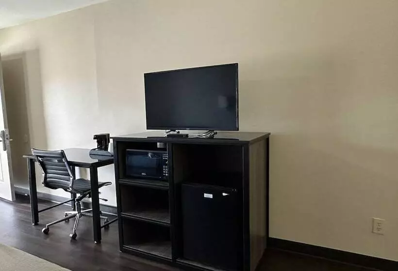 בית מלון כפרי Express Inn & Suites