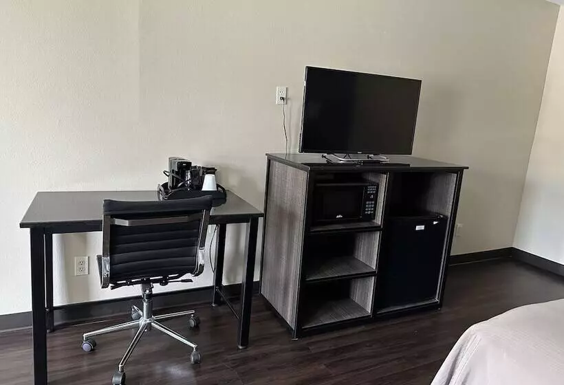 בית מלון כפרי Express Inn & Suites