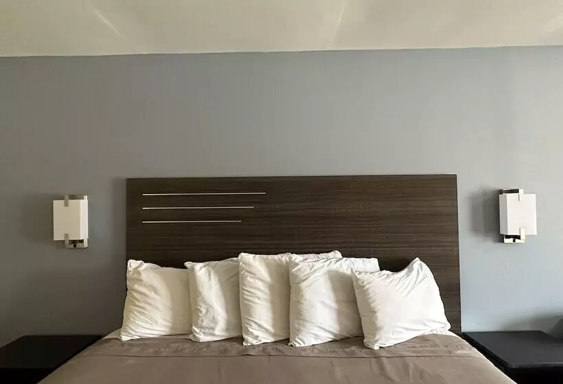 בית מלון כפרי Express Inn & Suites