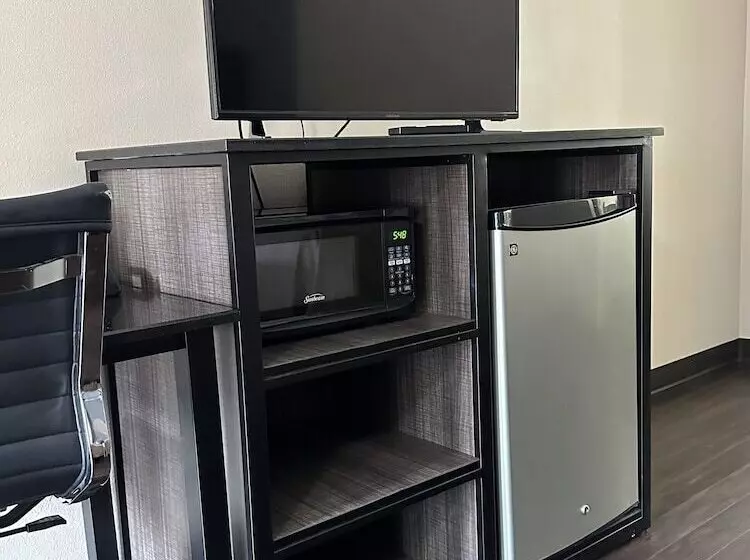 בית מלון כפרי Express Inn & Suites