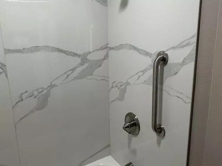 בית מלון כפרי Express Inn & Suites