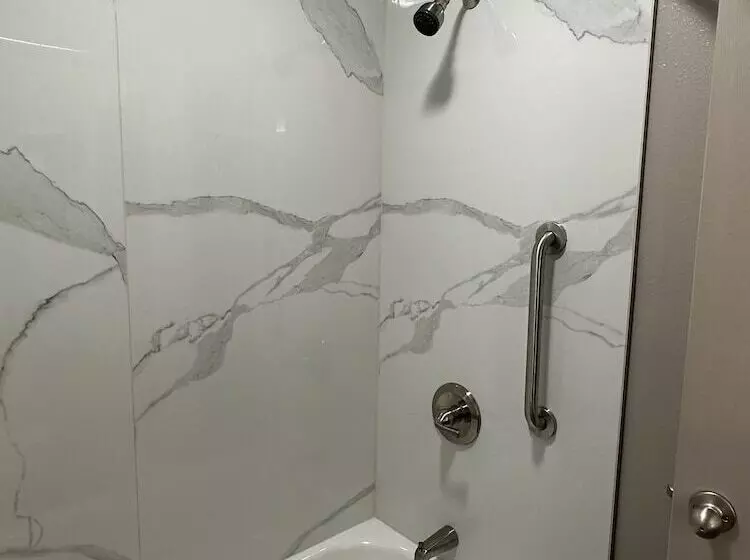 בית מלון כפרי Express Inn & Suites