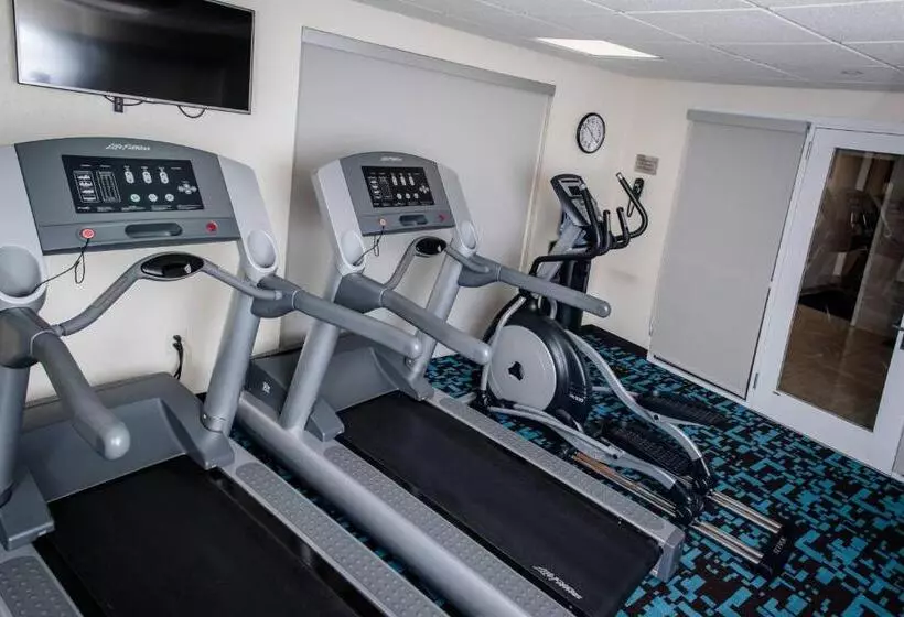 Отель Fairfield Inn & Suites By Marriott Knoxville/east